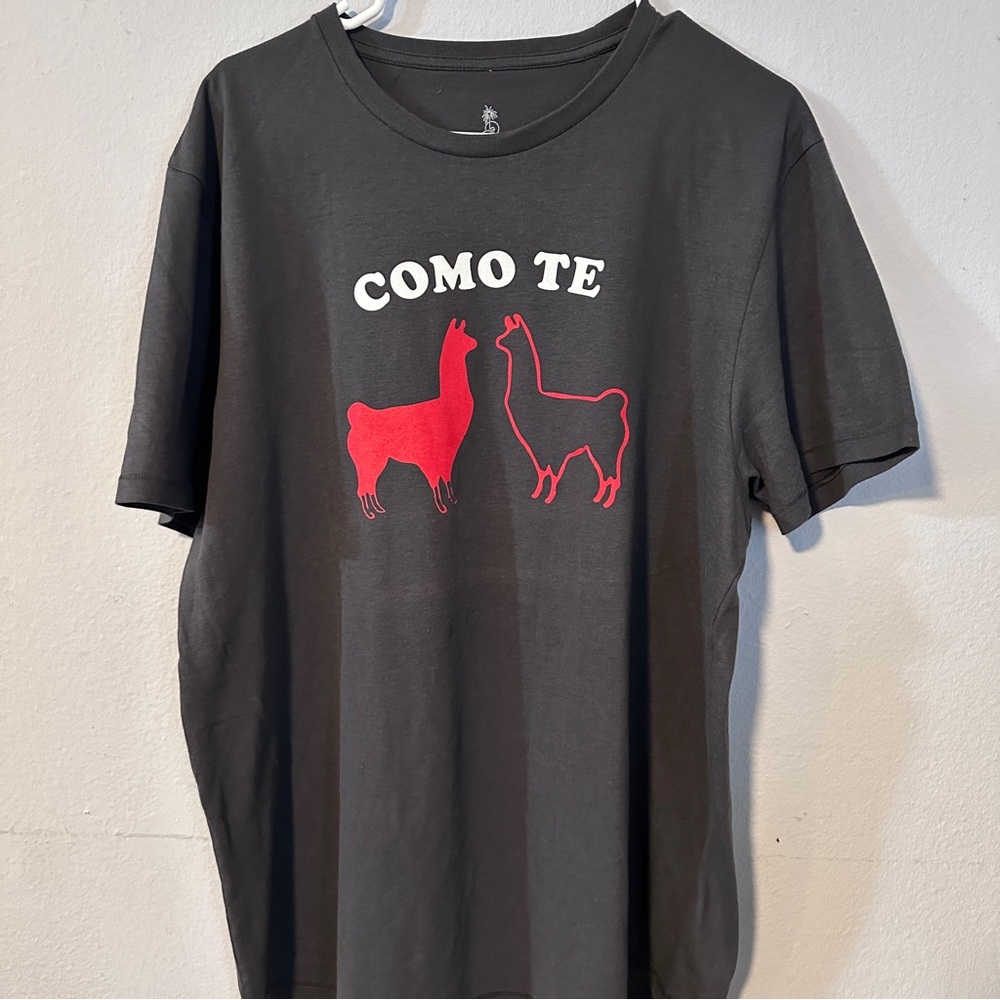 Como te llamas graphic tshirt